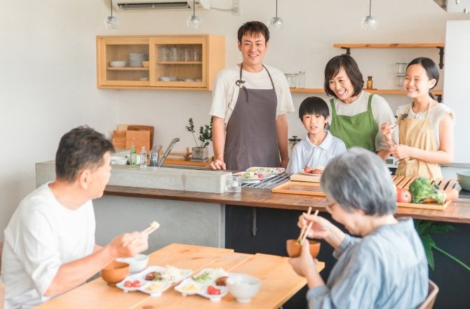 共に生活することで様々な生活費が抑えられる！