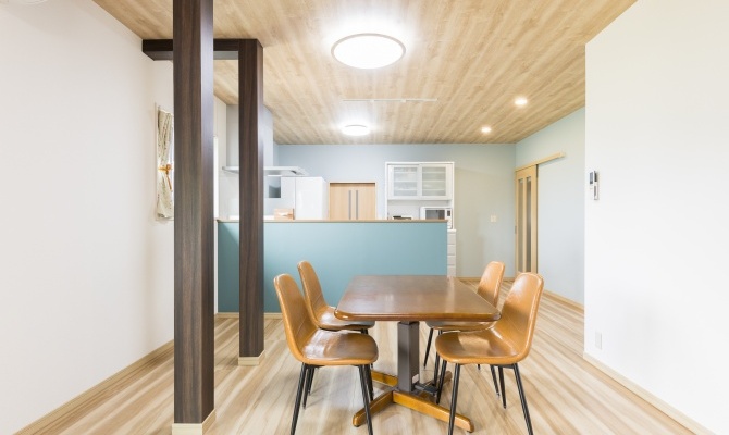 柱を活かして魅せる空間に　自然と調和するLDKリフォーム