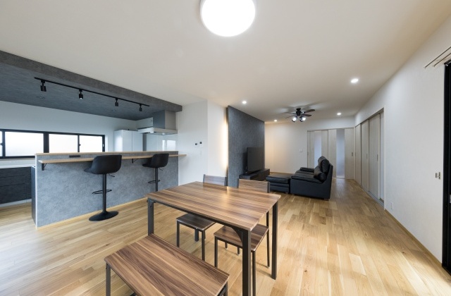 のびやかに暮らす──3人兄弟で育ったご夫婦が選んだ、未来まで心地よい住まい