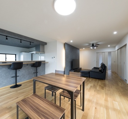 のびやかに暮らす──3人兄弟で育ったご夫婦が選んだ、未来まで心地よい住まい