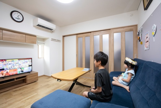 「空間を有効に使いたい」マグネットでつくる壁を自由に活かしたLDKリノベーション